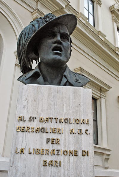 400px-Bari_-_Via_Sabino_Fiorese_angolo_Corso_Cavour_-_al_51°_battaglione_bersaglieri