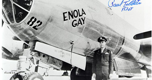 6 Agosto 1945, il B29 Enola Gay carica la prima bomba atomica della storia dell'umanità