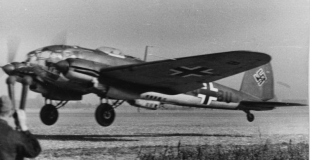 Bundesarchiv_Bild_101I-385-0560-31_Flugzeug_Heinkel_He_111