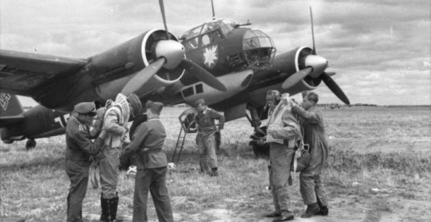 Bundesarchiv_Bild_101I-402-0265-03A_Flugzeug_Junkers_Ju_88_Startvorbereitung