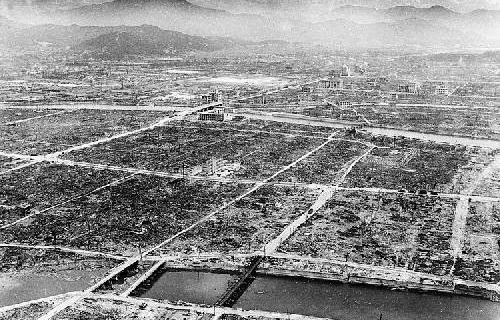 6 Agosto 1945, Hiroshima, gli effetti della bomba.