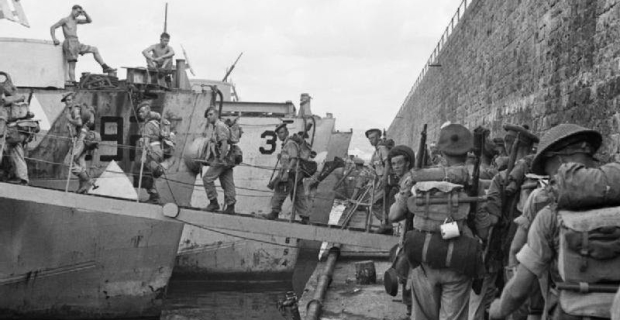  Agosto 1943, truppe Inglesi a Catania  