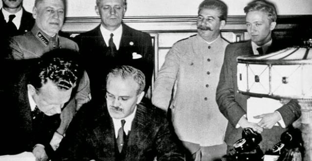 23 Agosto, firma del patto Molotov-Ribbentrop